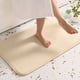 thumbnail image 4 of Alfombra de baño de espuma viscoelástica con rayas gruesas | Alfombra de baño de terciopelo suave y absorbente con reverso antideslizante | Alfombra lavable a máquina para baño, dormitorio y, 4 of 7