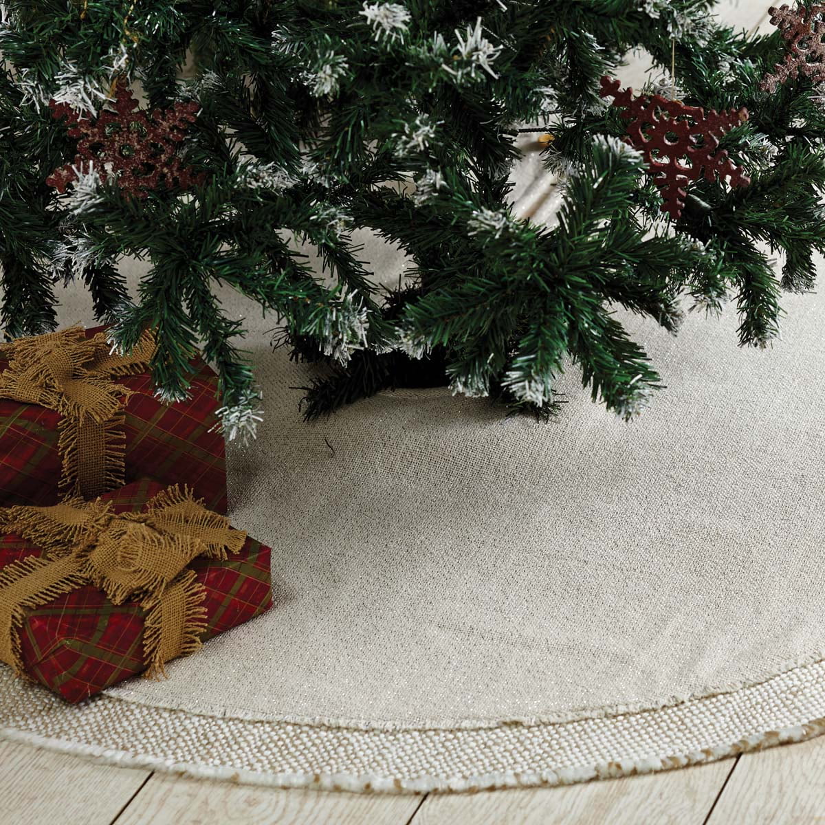 Seasonal Holiday Neve White Tree Skirt