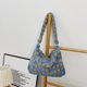 thumbnail image 4 of Bolso de hombro para otoño e invierno, Bolso pequeños y esponjosos para axilas para mujer (cuadros azules), 4 of 6