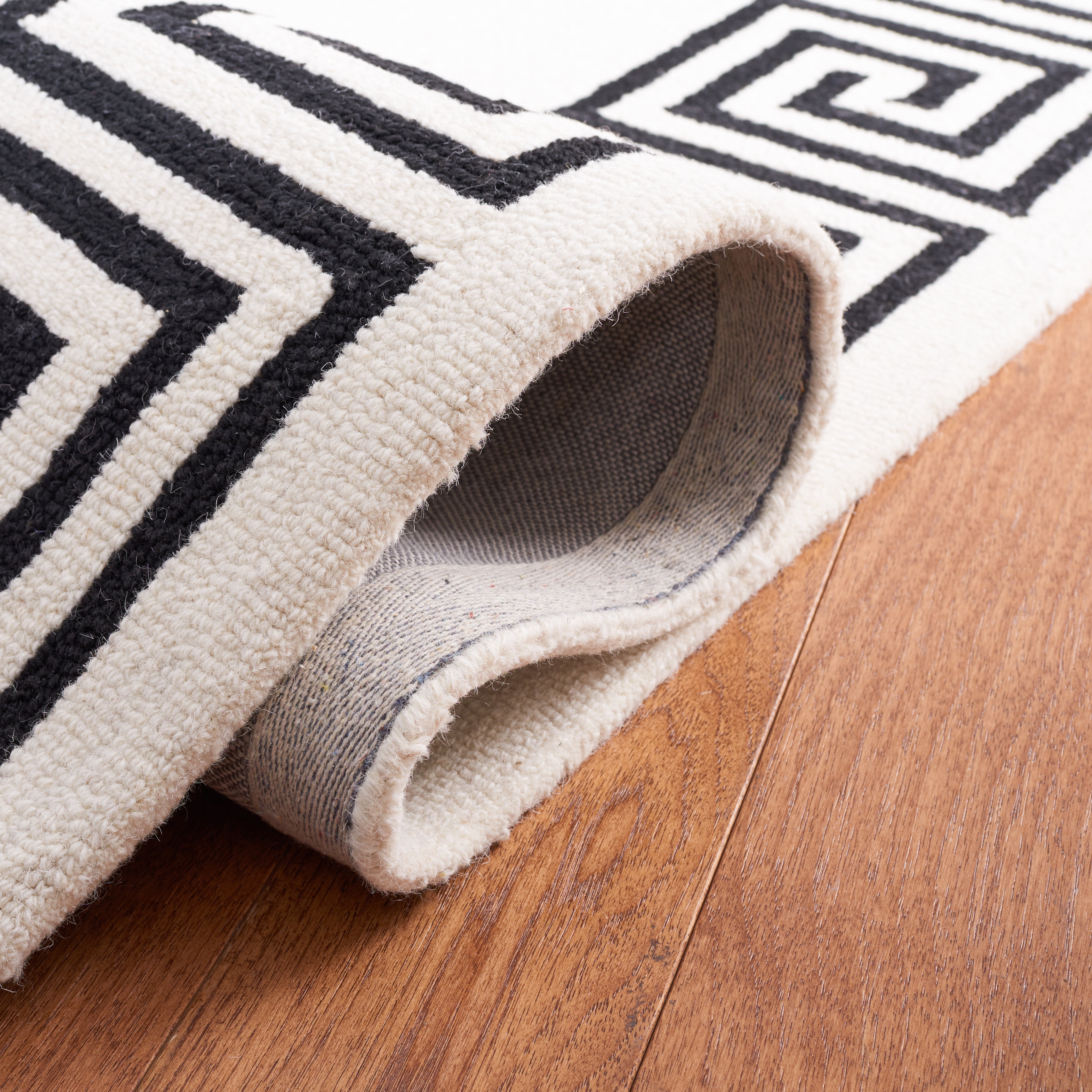 SAFAVIEH Metro Ivonette Bordered Area Rug, Ivory/Black, 3' x 5'