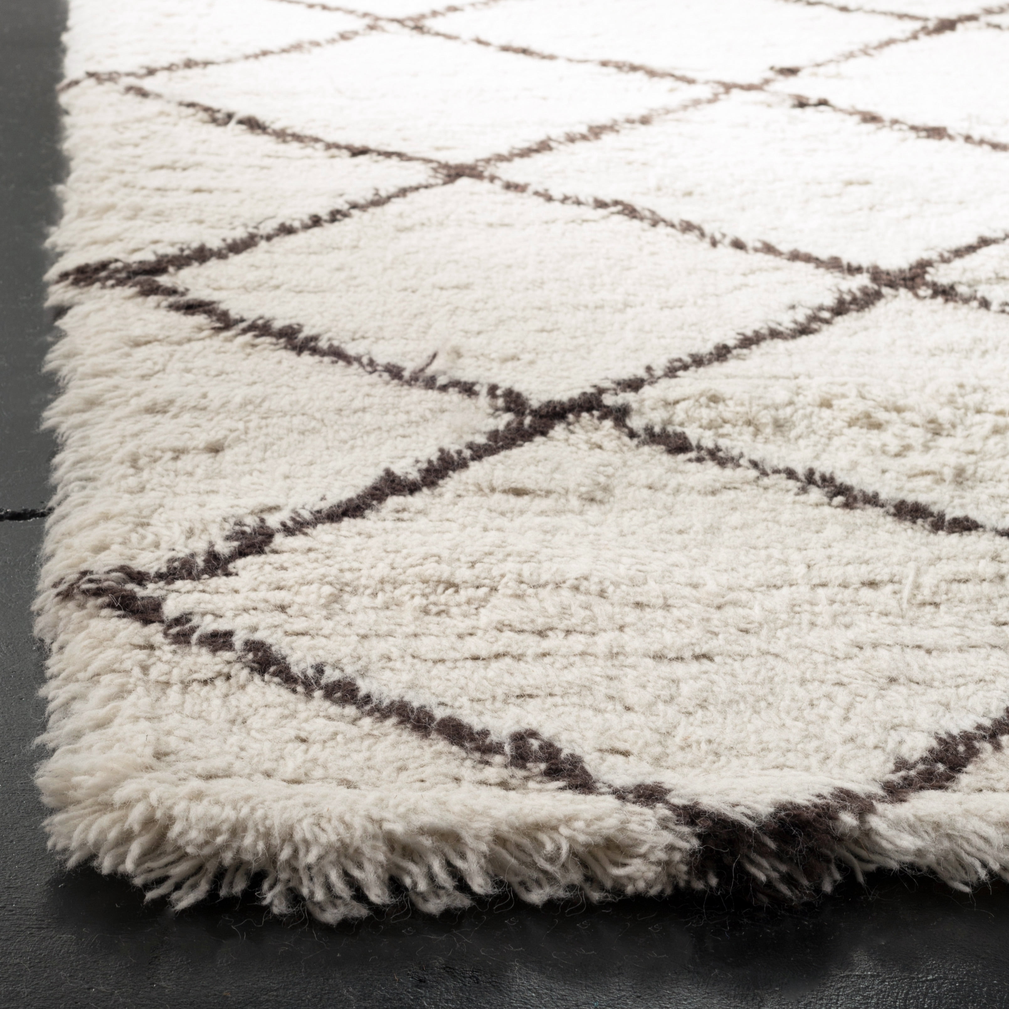 Safavieh Flokati Nikola Trellis Wool Shag Area Rug, Ivory/Brown, 5' x 8'