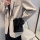 thumbnail image 3 of Bonitos bolsos de hombro de felpa para mujer con orejas de conejo, monedero con correa ancha de invierno (negro) Likrtyny Para estrenar, 3 of 9