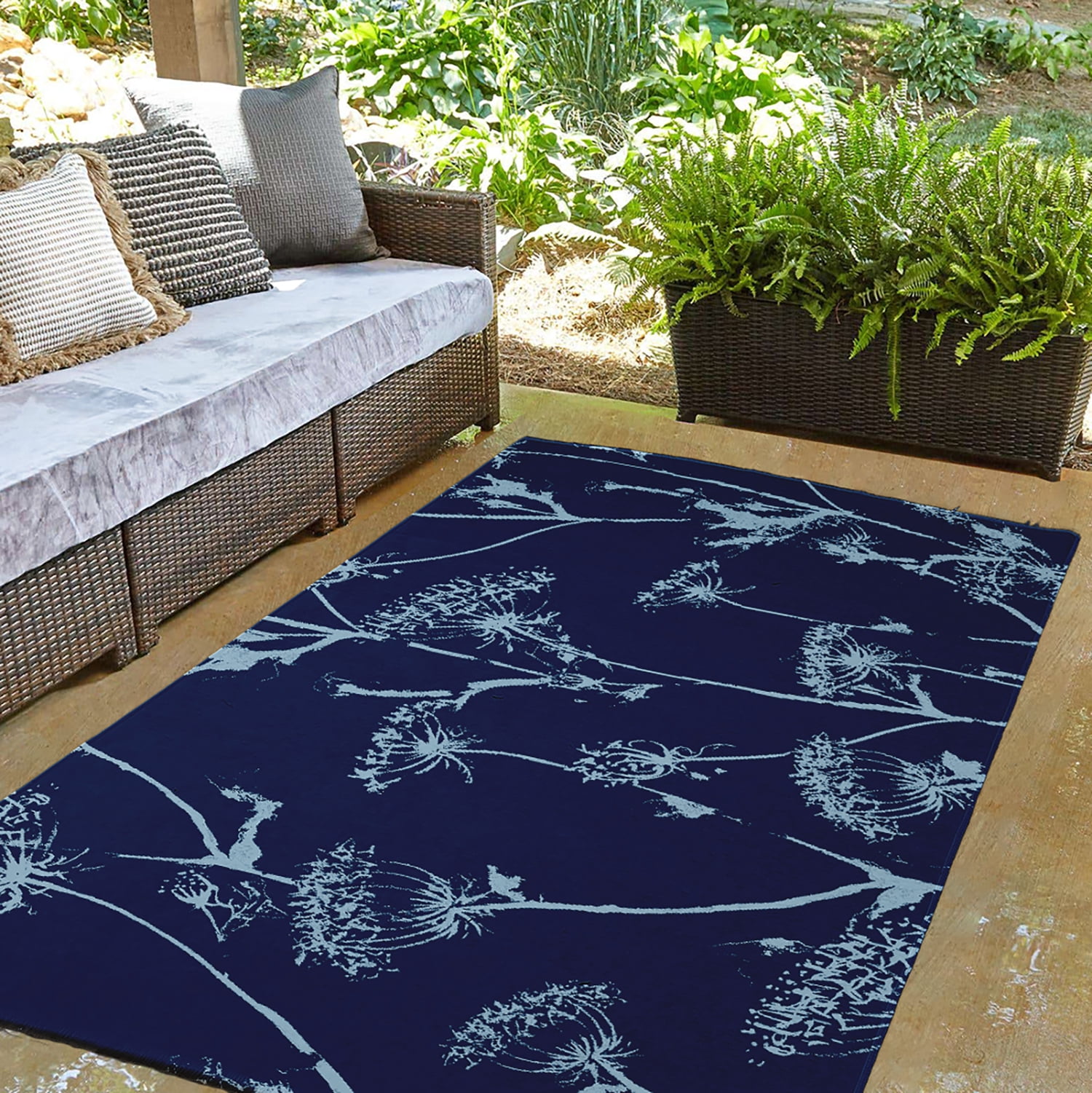 3' x 5' Simply Daisy Windy Blossom Modern & Contemporary Chenille Area Rug, Navy