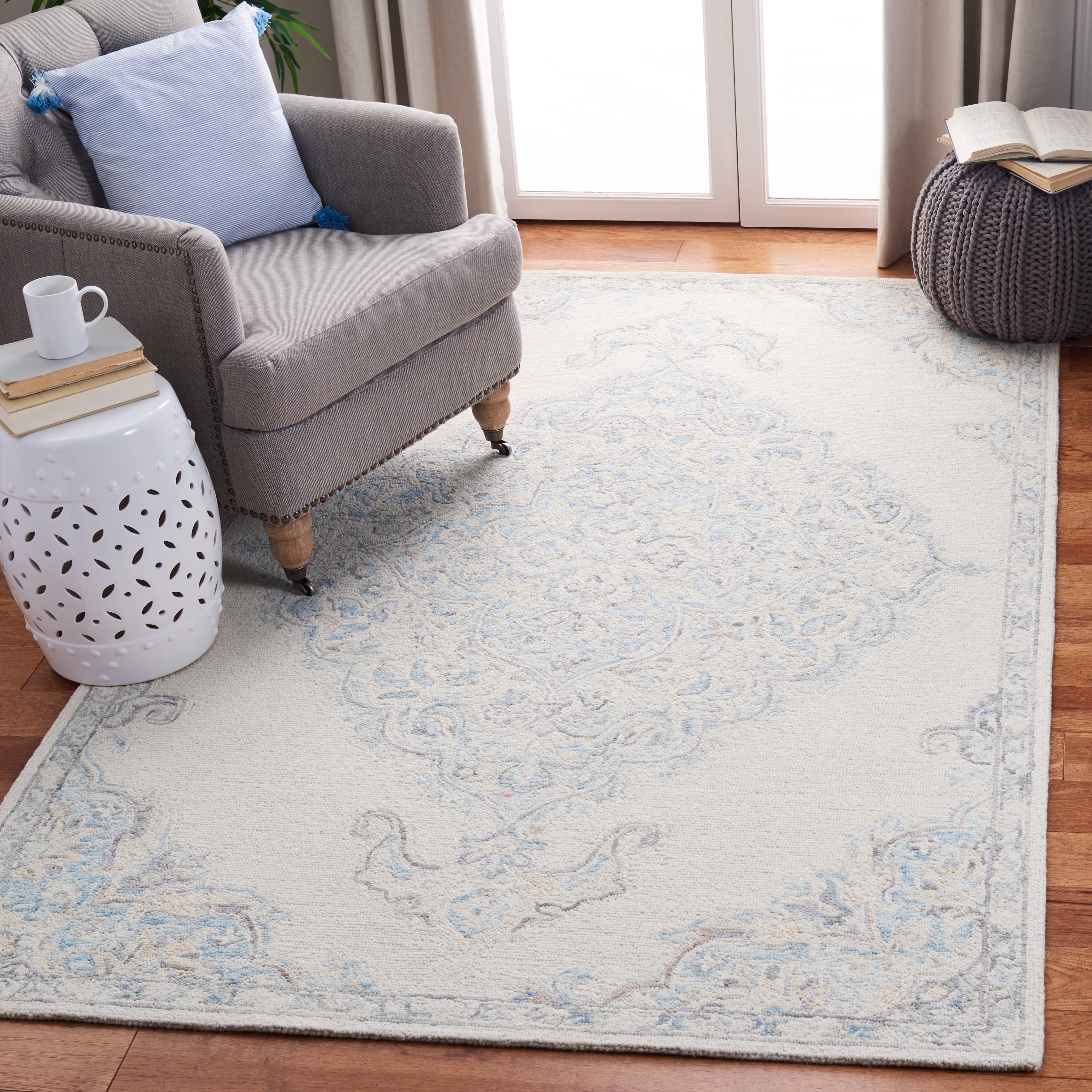 SAFAVIEH Micro-Loop Katina Medallion Area Rug, Ivory/Blue, 5' x 8'