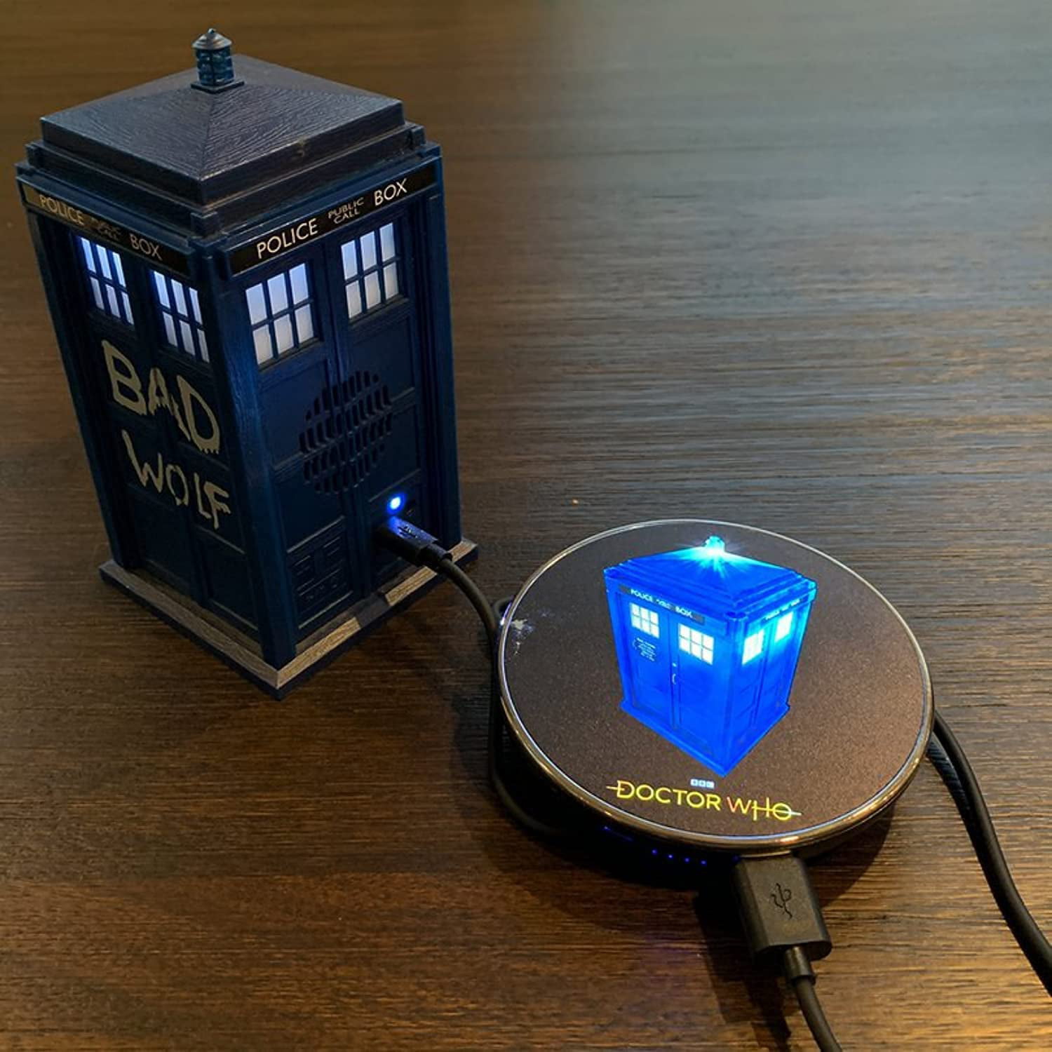 Doctor Who TARDIS Qi Wireless Charger With Illuminated TARDIS or 2A USB 