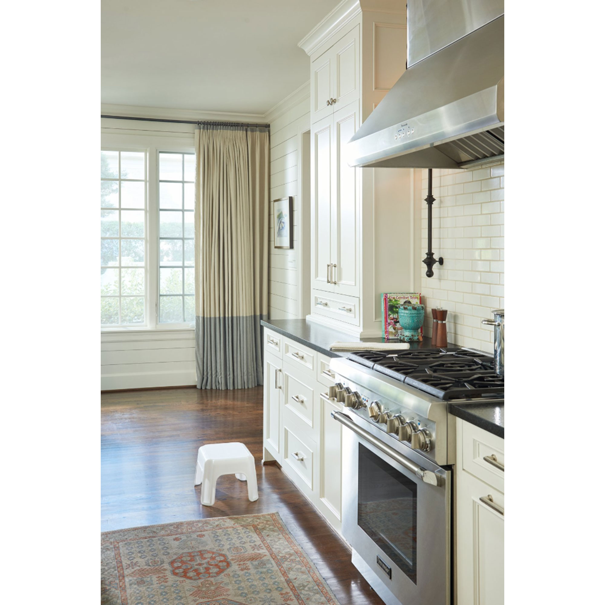 Rubbermaid Basic 1-Step Stool, White photo 5