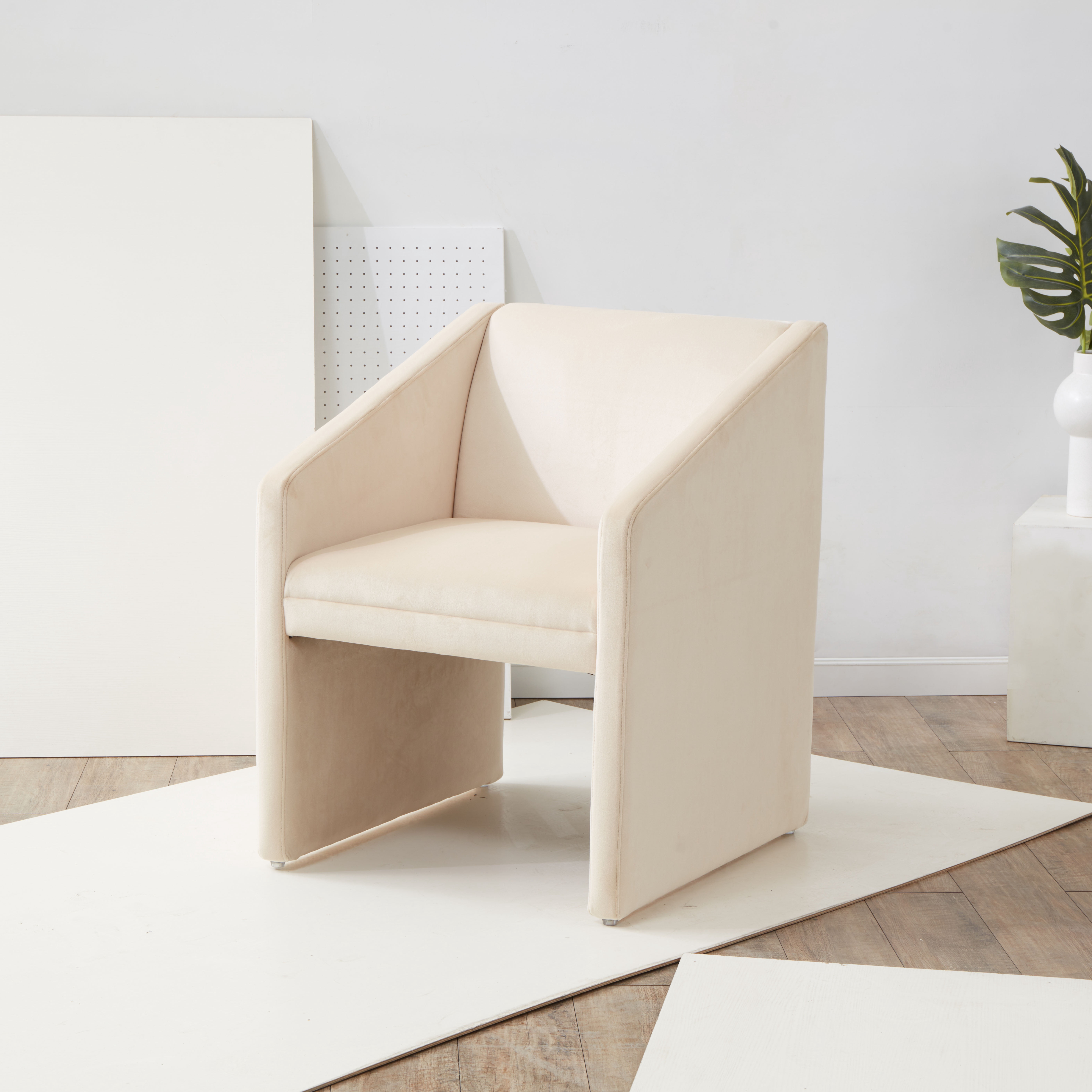SAFAVIEH Couture Liandra Contemporay Velvet Solid Dining Armchair, Cream