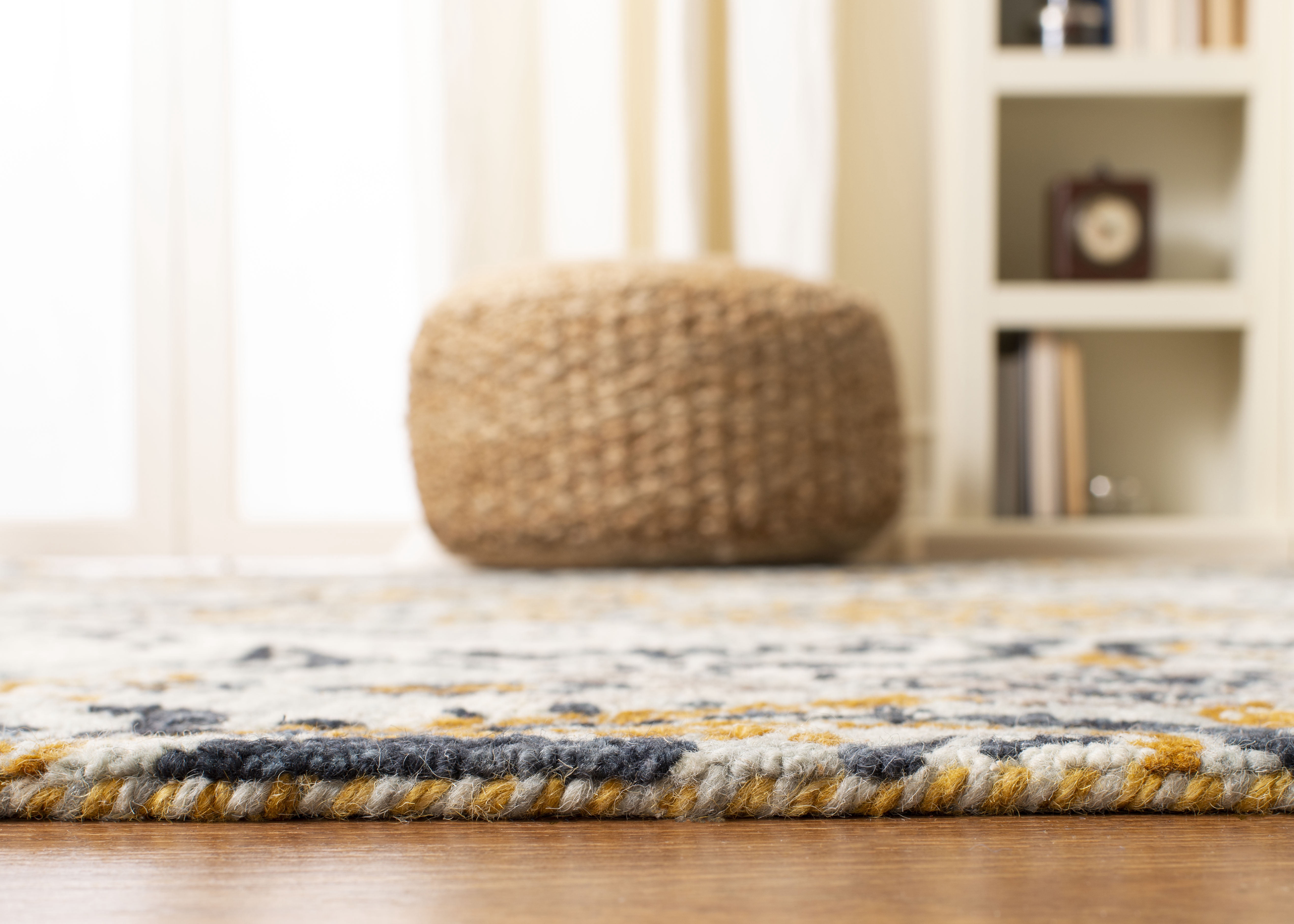 SAFAVIEH Suzani Bayon Medallion Wool Area Rug, Light Green/Ivory, 8' x 10'