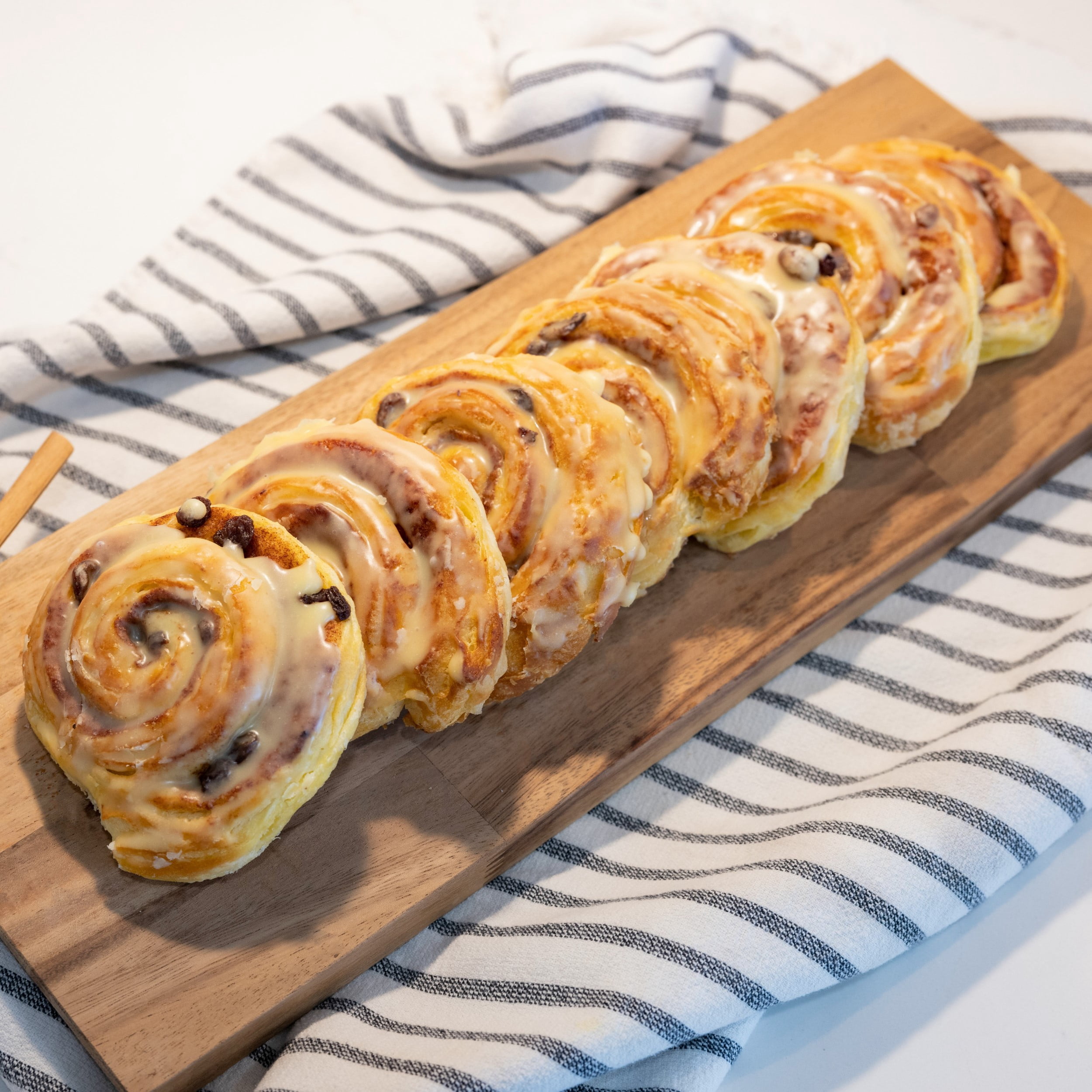 Svenhard's Cinnamon & Raisin Pastry Variety Pack, 24 oz, 12 Count