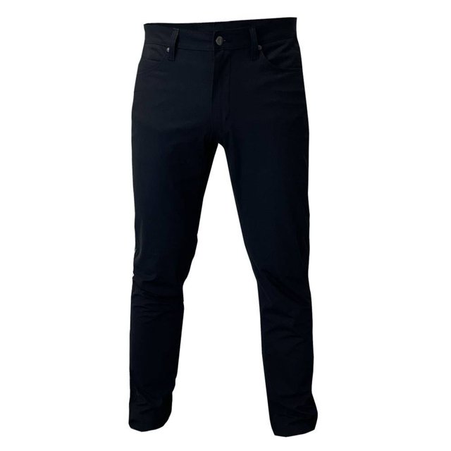 pantalón george para hombre, casual flex tech liso con bolsillos laterales negro talla 30 Frente centrado del pantalón negro talla 30 con corte recto slim; cintura con trabillas y botón delantero, cierre frontal; dos bolsillos laterales visibles y dos bolsillos traseros planos; tejido liso de caída suave y aspecto elástico; fondo blanco.