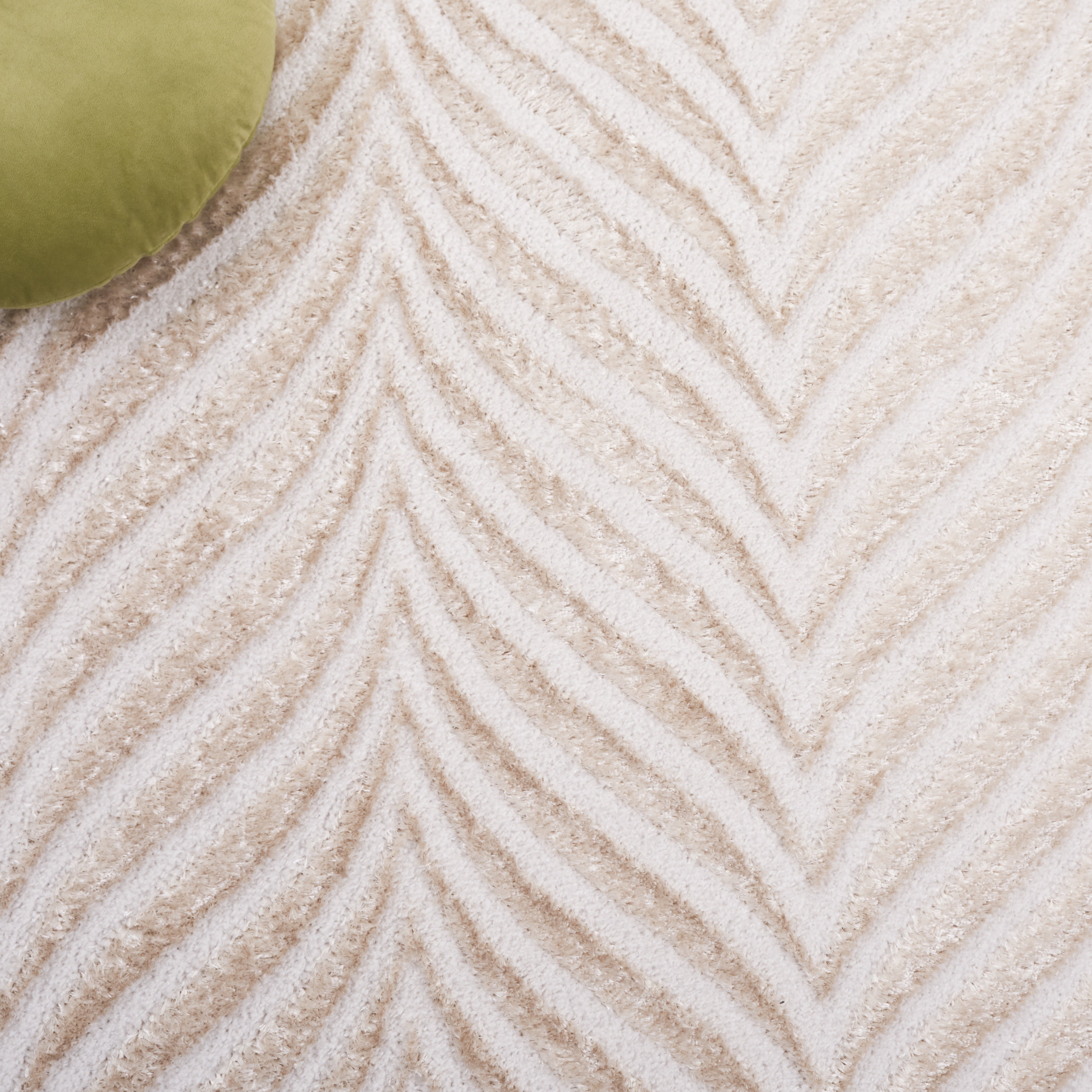 SAFAVIEH Maya Addison Wavy Striped Area Rug, Ivory/Beige, 9' x 12'