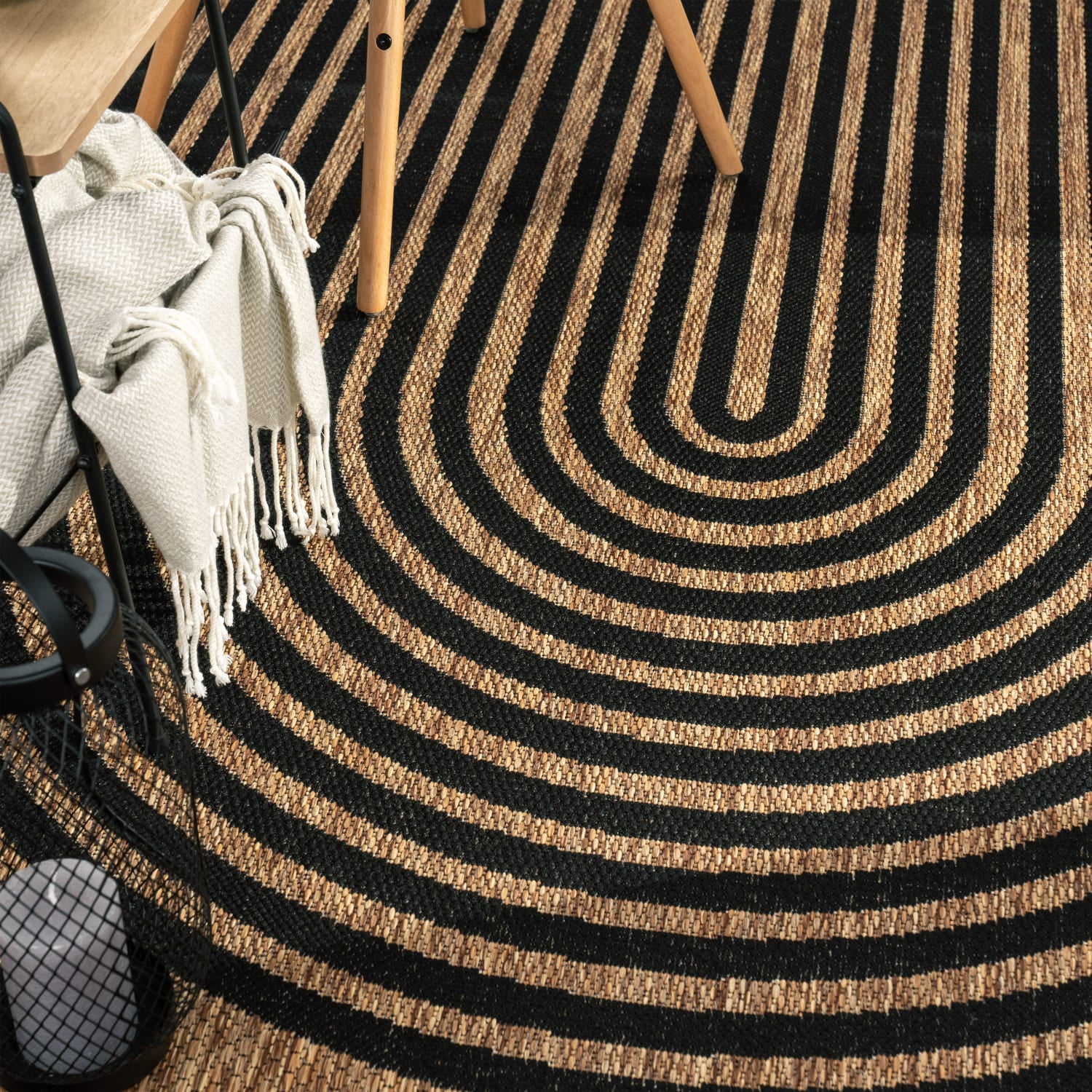 Modern In- & Outdoor Rug with Minimalistic Line Pattern