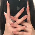 thumbnail image 1 of Presione sobre las uñas Uñas acrílicas francesas de longitud media Uñas postizas de ataúd Puntas de uñas negras Uñas de cubierta completa desnuda (negro). Nota: sin pegamento., 1 of 4