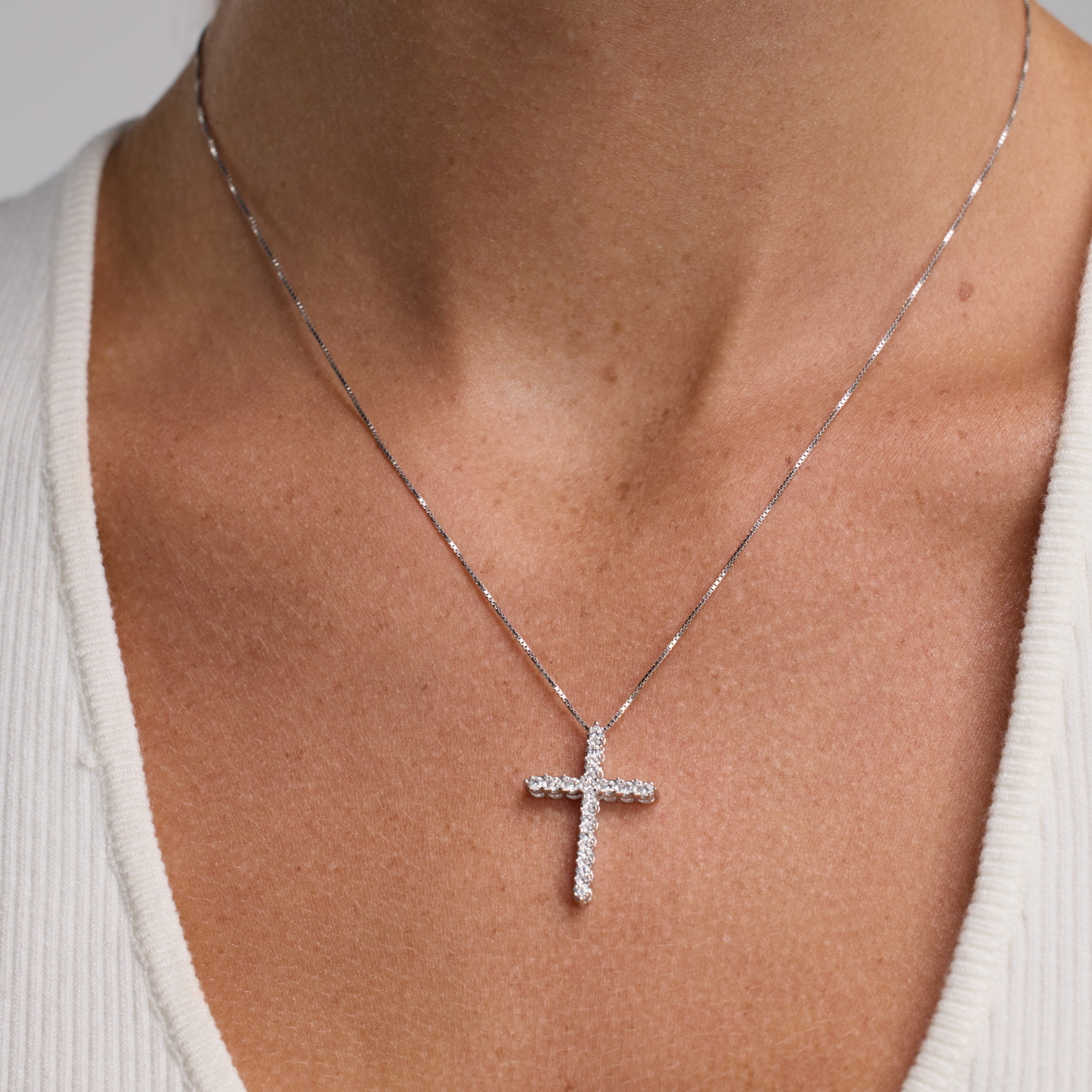 Unique Moments 1/2 Ct Lab Grown Diamond Cross Pendant Necklace in Silver for Women (J-SI-I1)