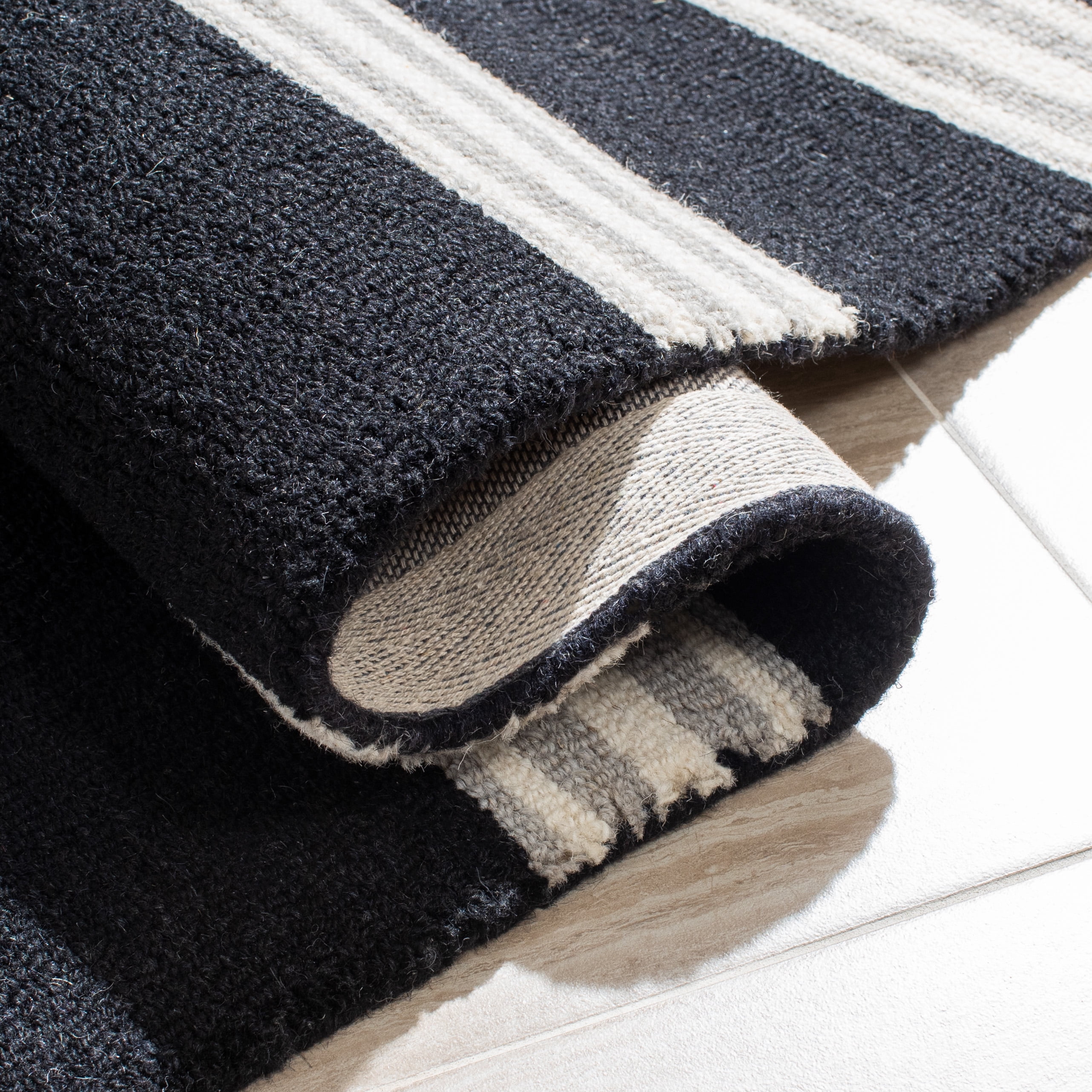 Safavieh Metro Darion Striped Area Rug, Black/Ivory, 4' x 6'