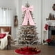 thumbnail image 1 of Adorno navideño con lazo de satén rojo grande | Lazo decorativo extragrande de 40 x 110 cm con cinta de 1,1 m | Adorno navideño de fibra de poliéster para decoración del hogar y fiestas, 1 of 5
