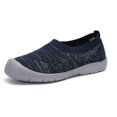 thumbnail image 3 of nuevos zapatos grandes de verano para mujer, zapatos para madre de mediana edad, zapatos de mujer tejidos transpirables para niñas, zapatos planos de playa informales de malla, 3 of 5