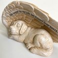 thumbnail image 4 of Estatua de ángel para mascotas, lindo perro durmiendo en ala de ángel, adorno de resina para jardín, estatua de tributo conmemorativo para el hogar, dormitorio, sala de estar oso de fresa  Electrónica, 4 of 5