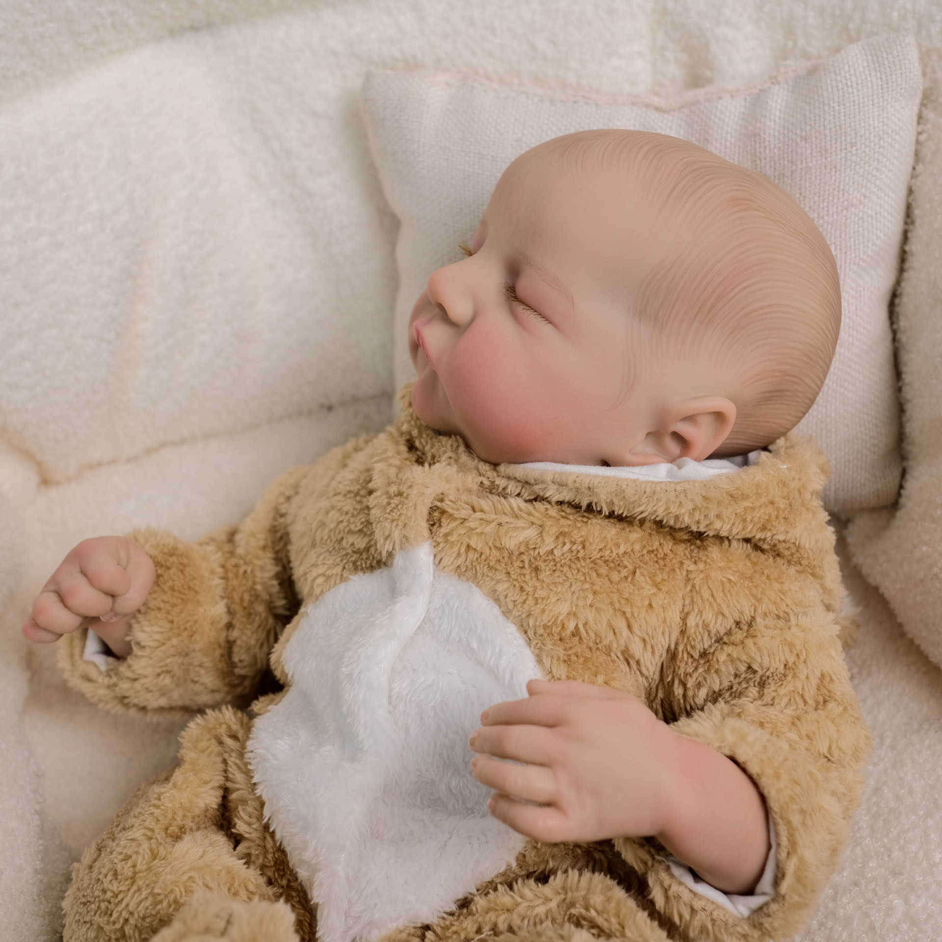 Realistic Reborn Baby Dolls 19 inch Cute Soft Body Handmade Real Life Baby Real Newborn Dolls with Doll Accessories and Gift Box for Kids Age 3+