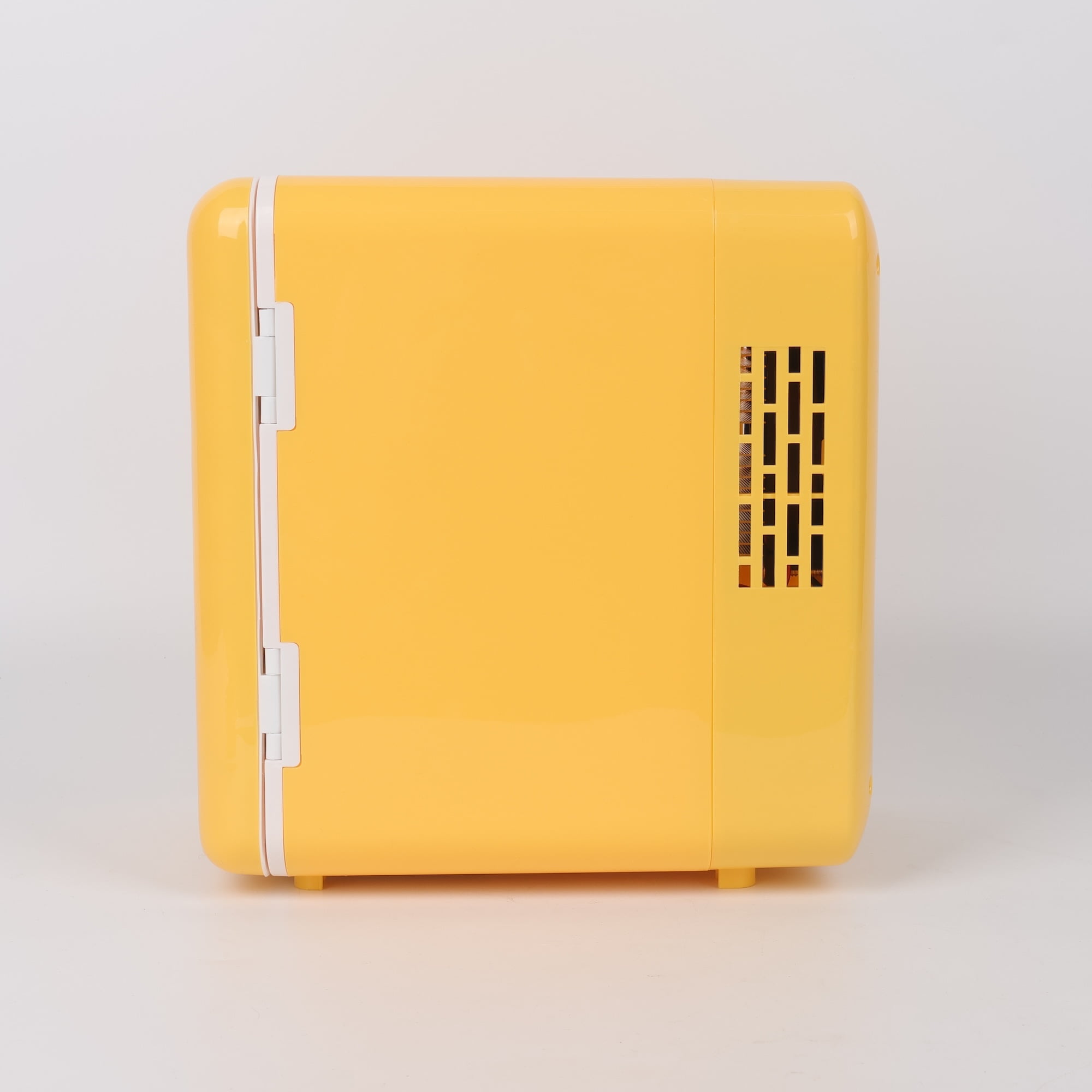 Peanuts 4L 6-Can Mini Fridge, Yellow