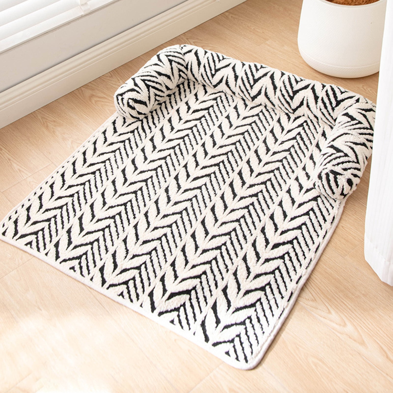 Non-Slip Plush Pet Sofa Mat – Soft Chevron Pattern Dog Bed Cushion for Furniture Protection,Washable Pet Floor Pad for Cats and Dogs