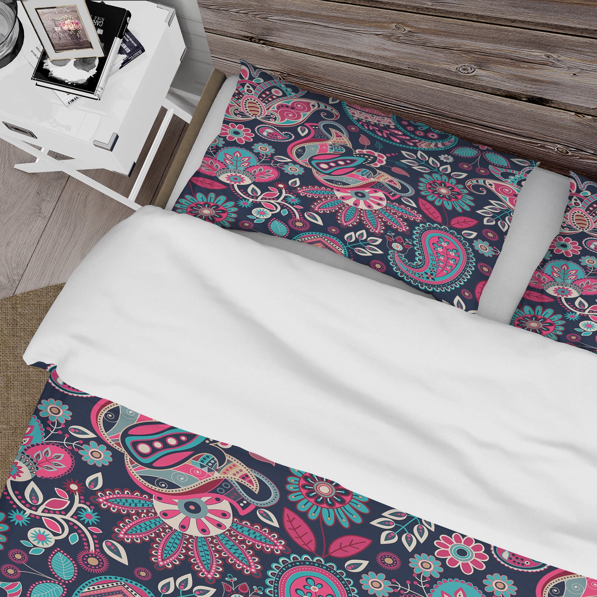 Designart 'Floral Paisley in Retro Style' Floral Duvet Cover Set