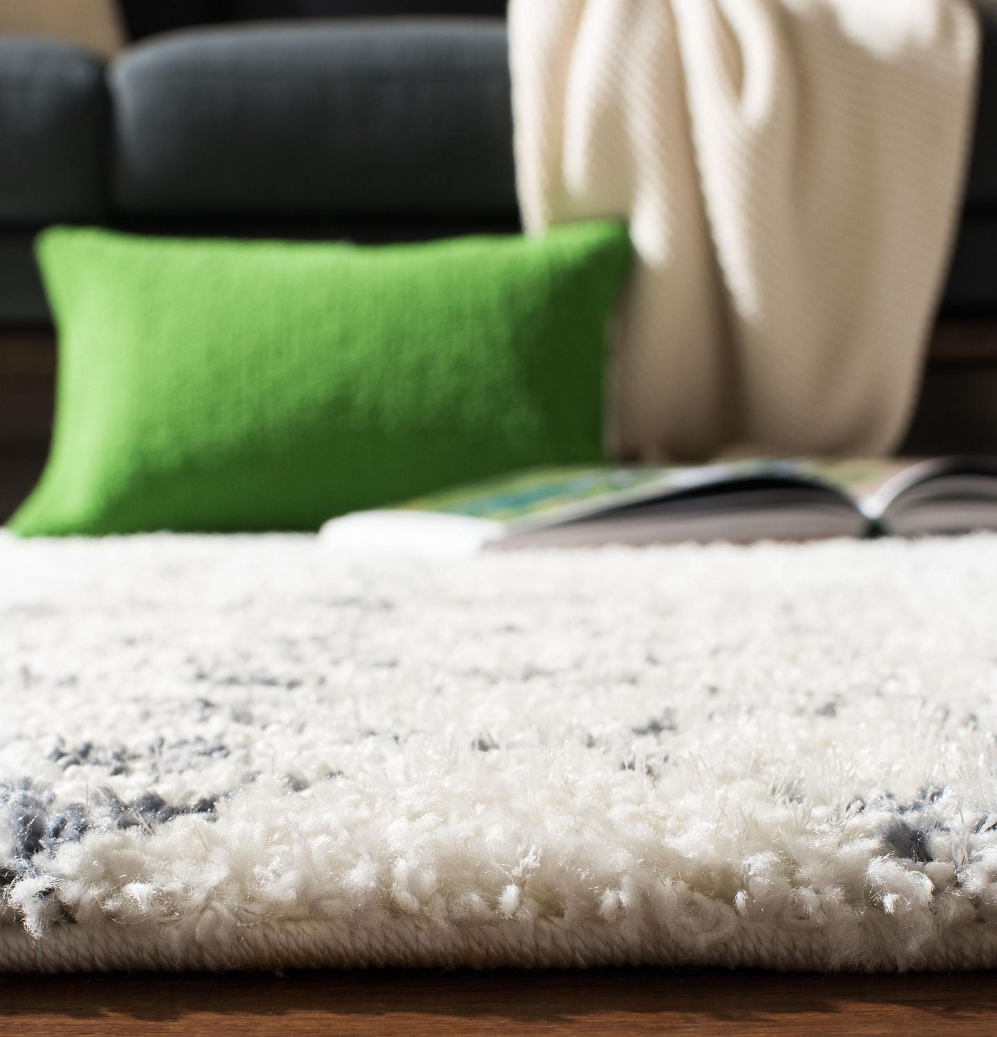 Safavieh Berber Fringe Lesleigh Aztec Shag Area Rug