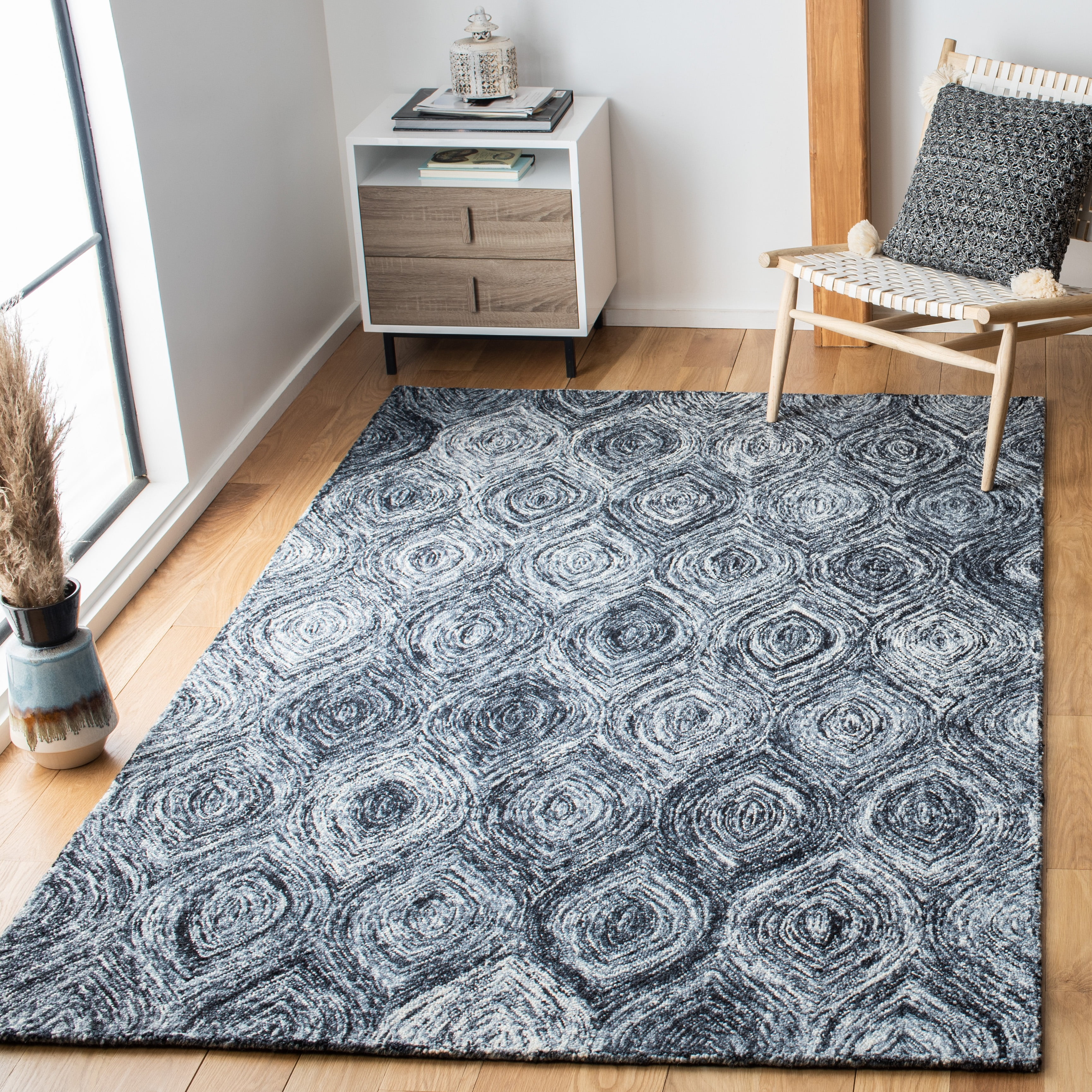 SAFAVIEH Ikat Kim Geometric Wool Area Rug, Grey, 6' x 6' Square