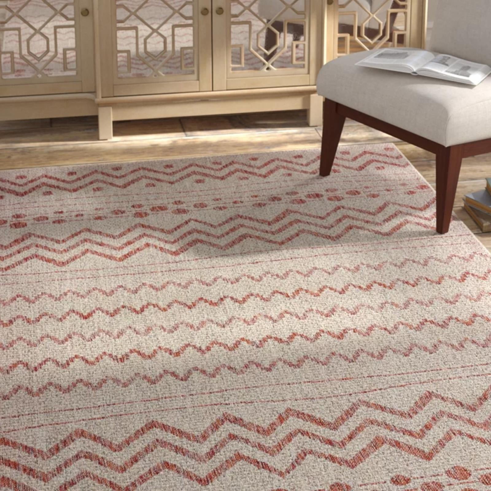 LR Home Victoria 5' x 8' Beige/Red Chevron Indoor/Outdoor Area Rug