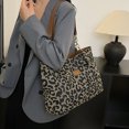 thumbnail image 2 of Bolso Hombro Con Leopardo Cadena Textu Versátil para Mujer () Rojo, 2 of 9