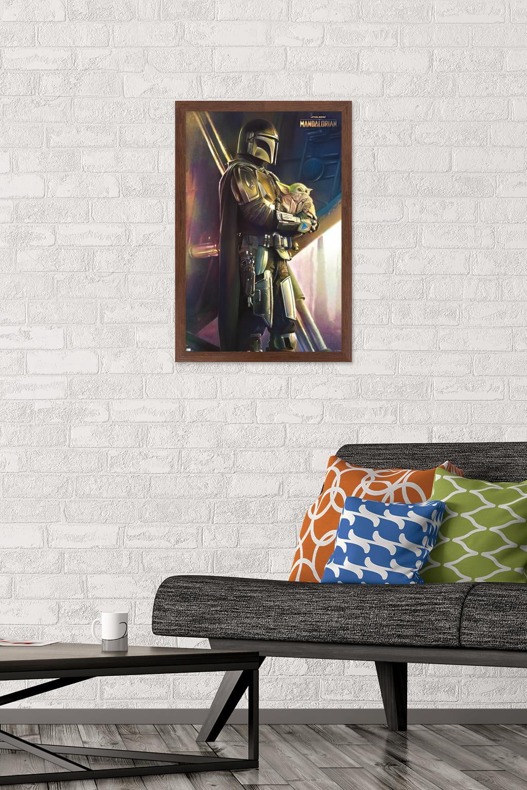 Star Wars: The Mandalorian - Held Wall Poster, 14.725" x 22.375", Framed
