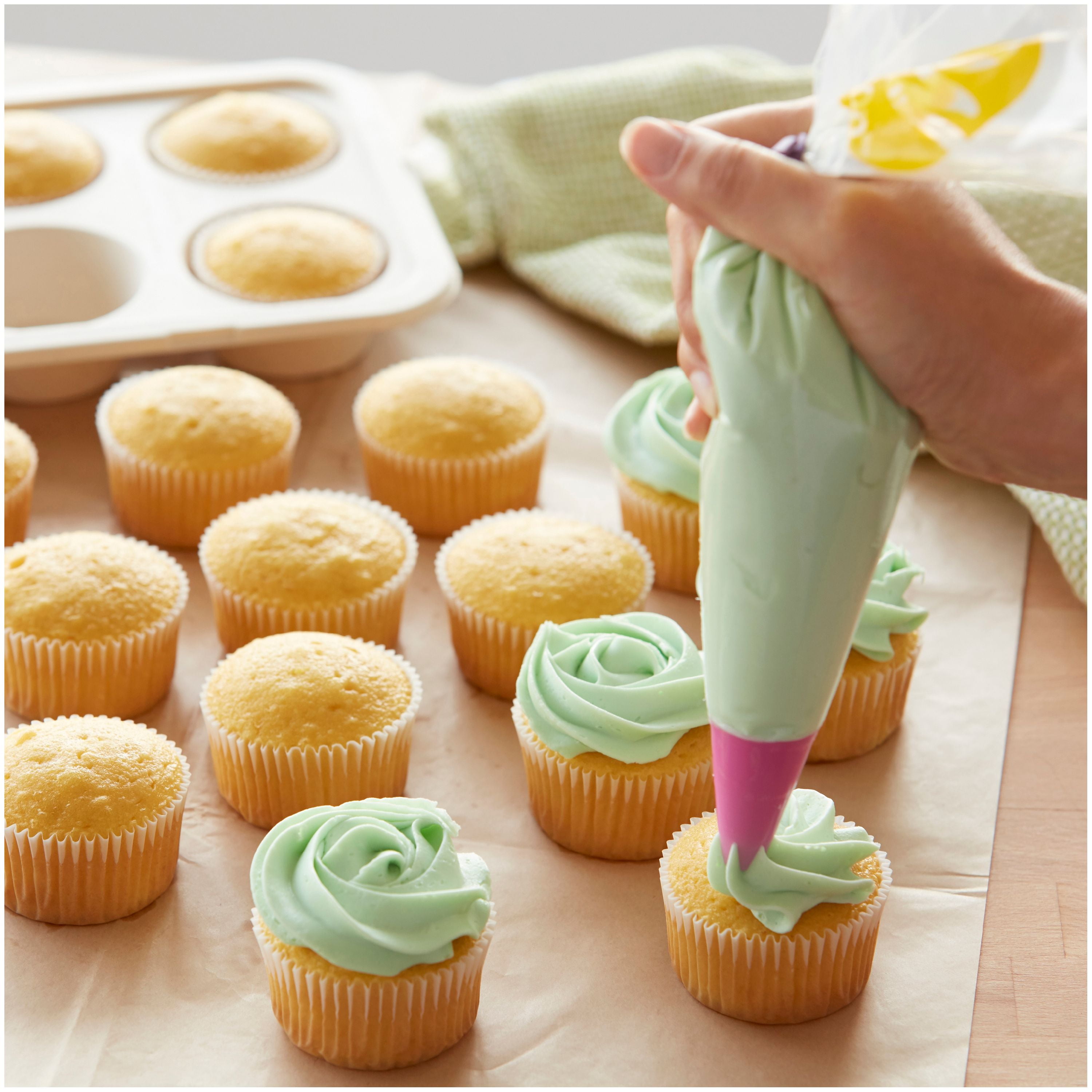 Uarter Set of 108 Cake Decorating Supplies, Including 48 Piping Tips, 3  Cake Scrapers, 12 Cake Cups, Piping Bags, and Icing Tips, is at Your  Disposal for All Your Baking and Cupcake