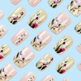 thumbnail image 4 of Uñas postizas adhesivas Blruyci con diseño floral 3D, acrílicas, rosa claro y verde, 4 of 7