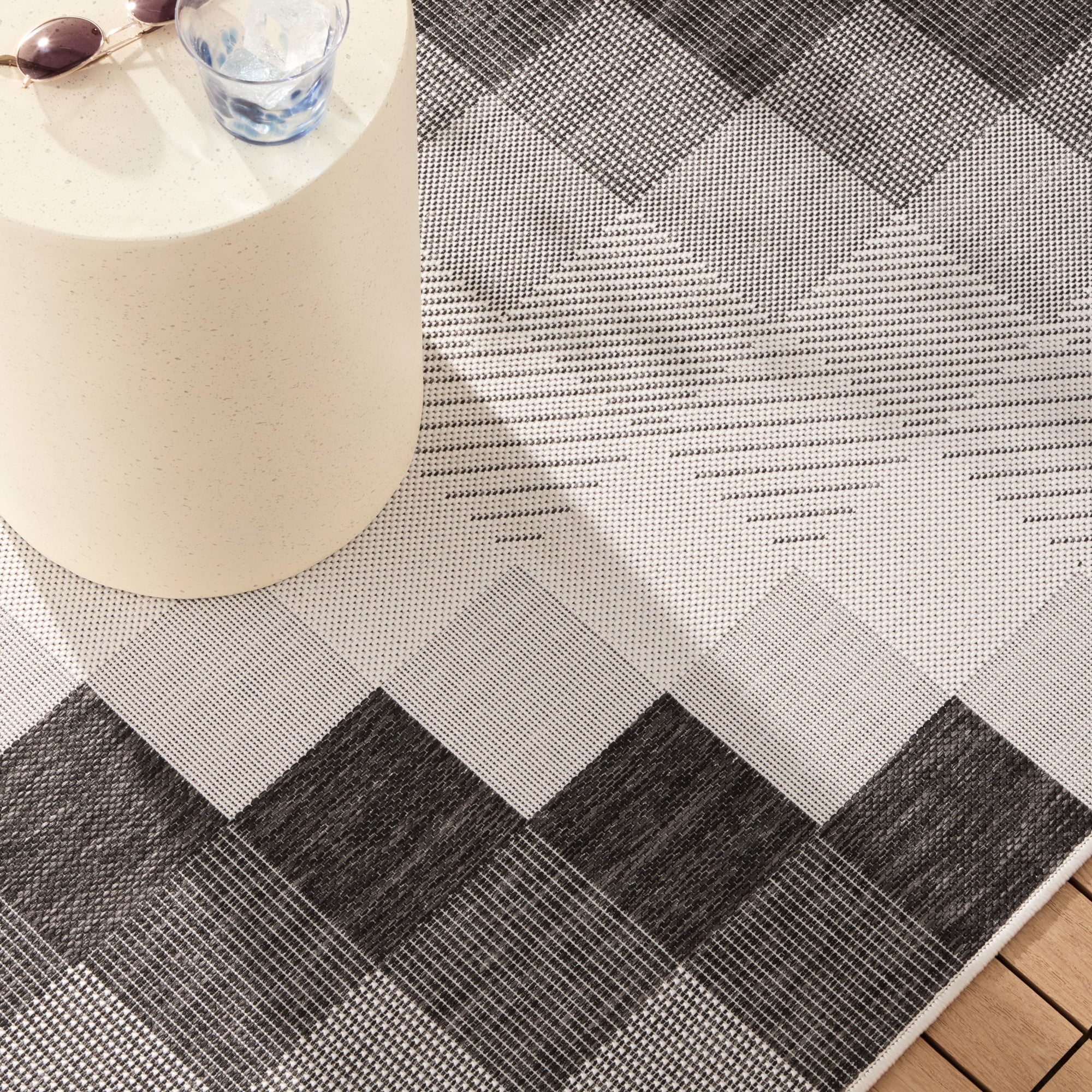 NICOLE MILLER NEW YORK Patio Country Ombre Chevron Indoor Outdoor Area Rug, UV Fade Resistant, Low Pile, Black/Cream, 6'6"x9'2"