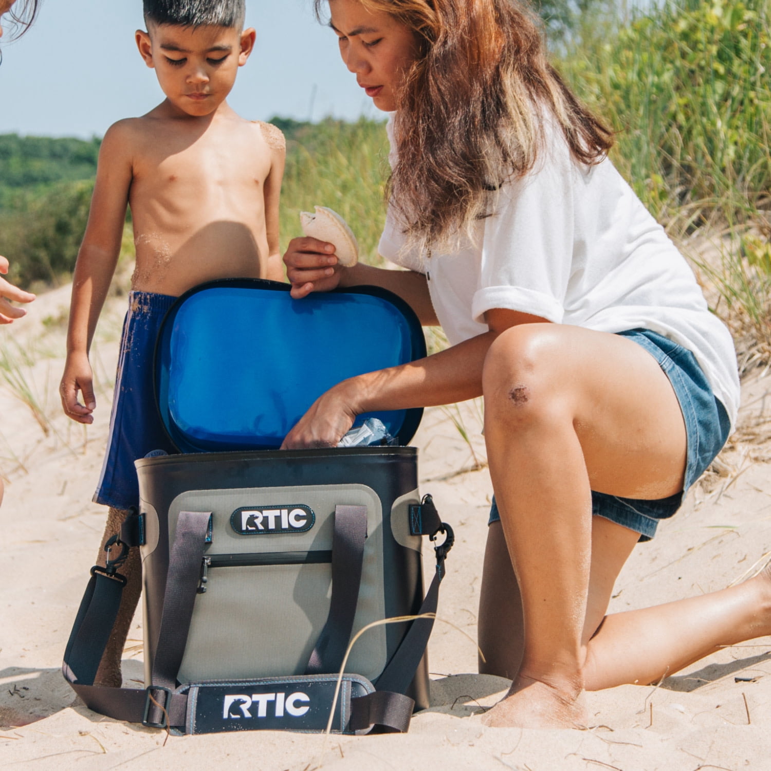 RTIC 20 Can Ultra-Tough Soft Cooler, 15 Qt, Leakproof, Waterproof Zipper,  Blue / Grey