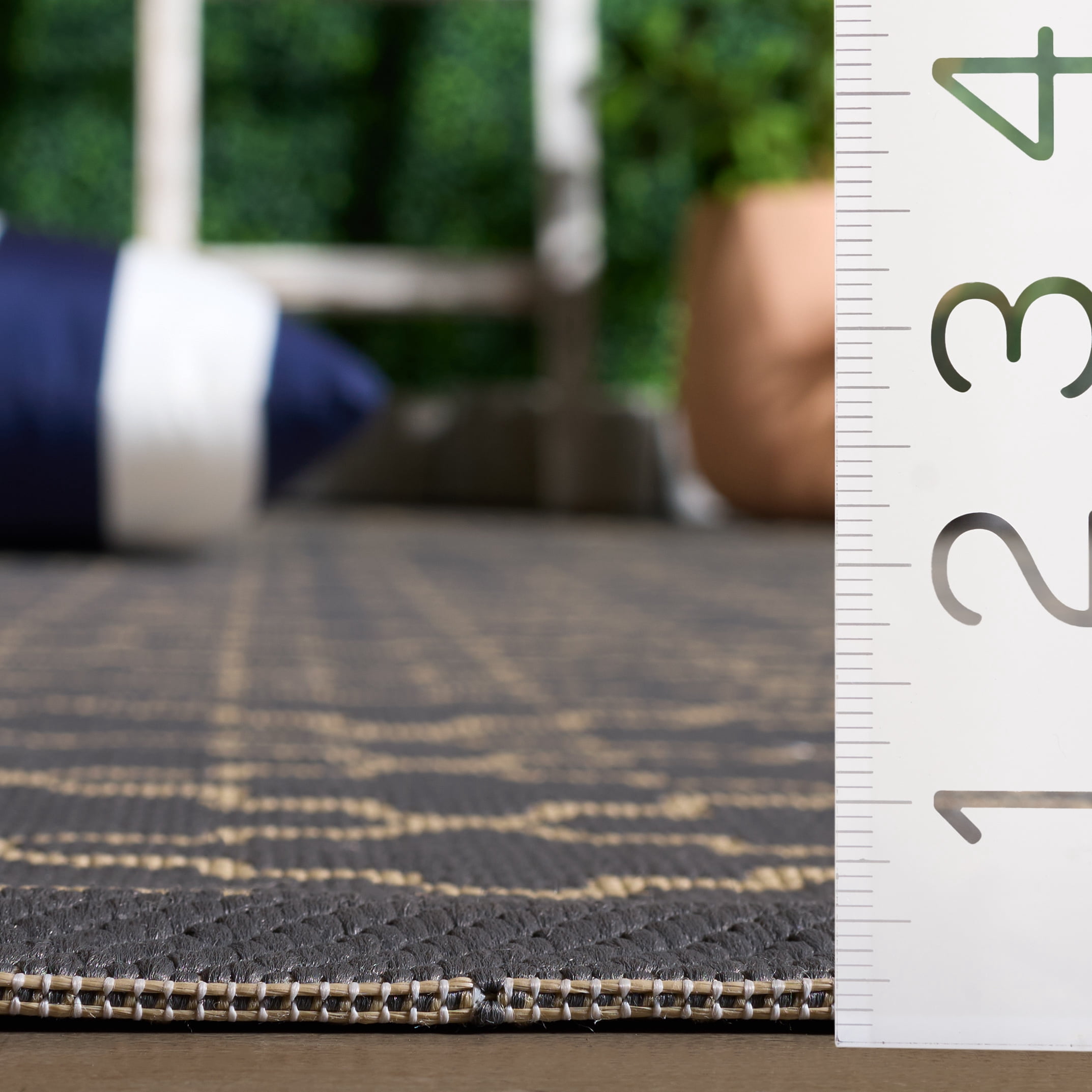 Safavieh Courtyard Hilbert Geometric Indoor/Outdoor Runner Rug, Anthracite/Beige, 2'3" x 6'7"