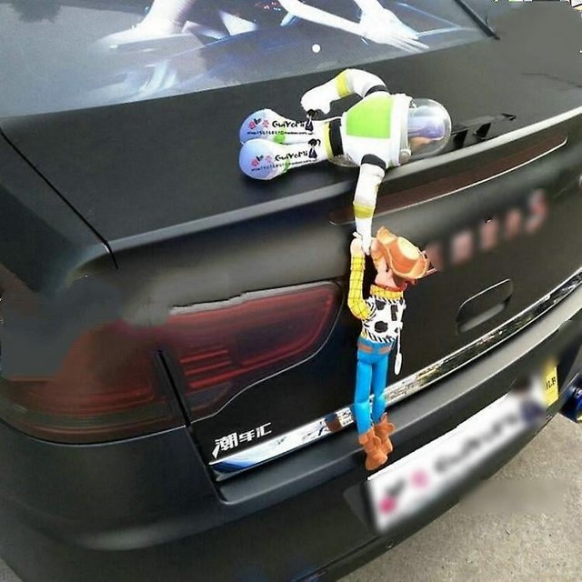 SQCLV Decoración de techo de coche, muñeco de cola de coche, muñeco divertido, decoración exterior de coche, regalo para padre (Buzz rescate Woody (con capota))