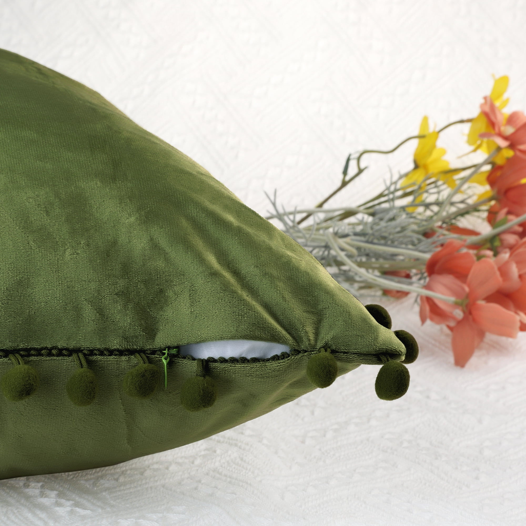 Unique Bargains Velvet Throw Pillow Covers 4 Pcs Pompoms Decorative Pillow Cases Green 16" x 16"/20" x 20"