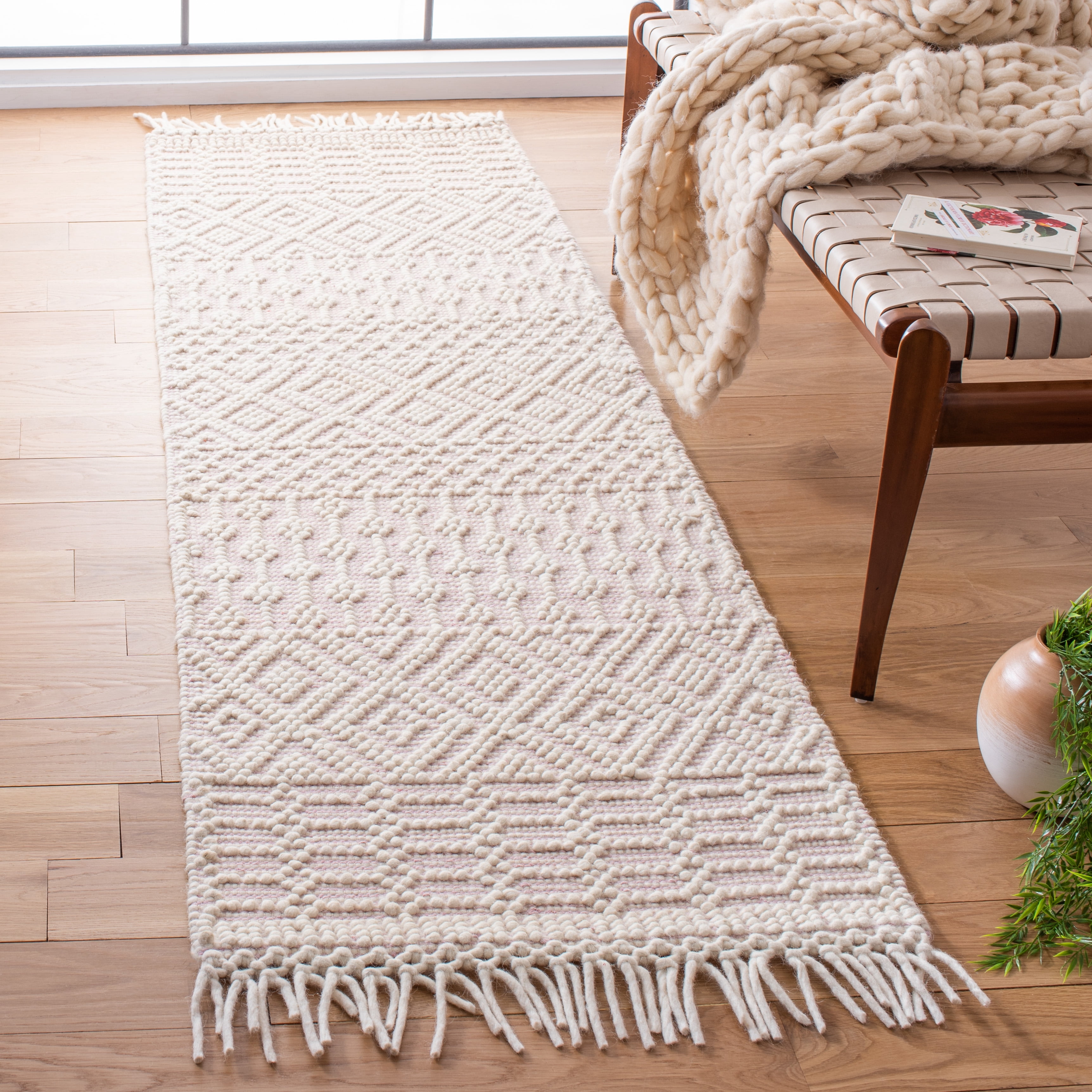 SAFAVIEH Natura Cordelia Southwestern Wool Runner Rug, Ivory/Pink, 2'3" x 10'