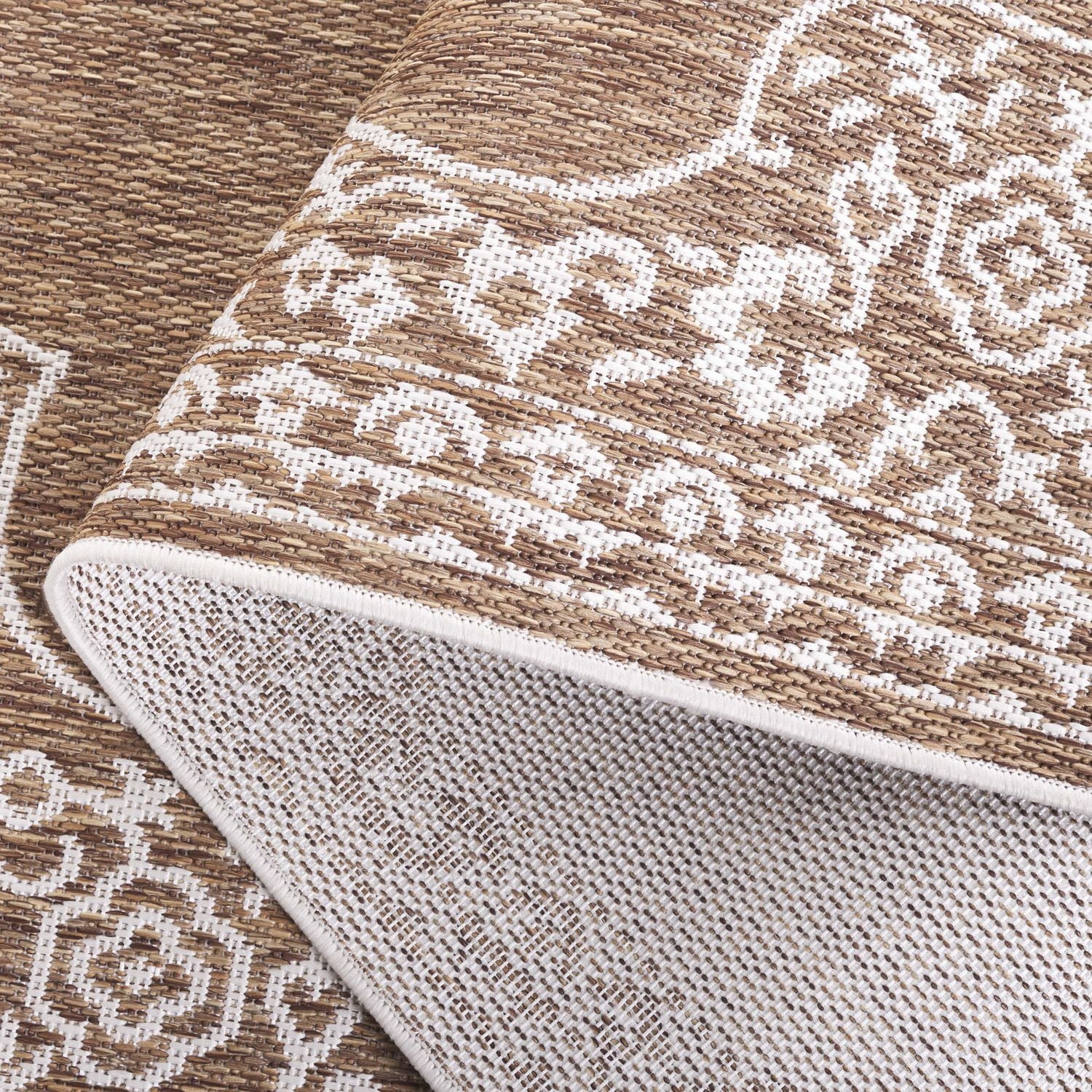 SAFAVIEH Beach House Hubert Medallion Indoor/Outdoor Area Rug