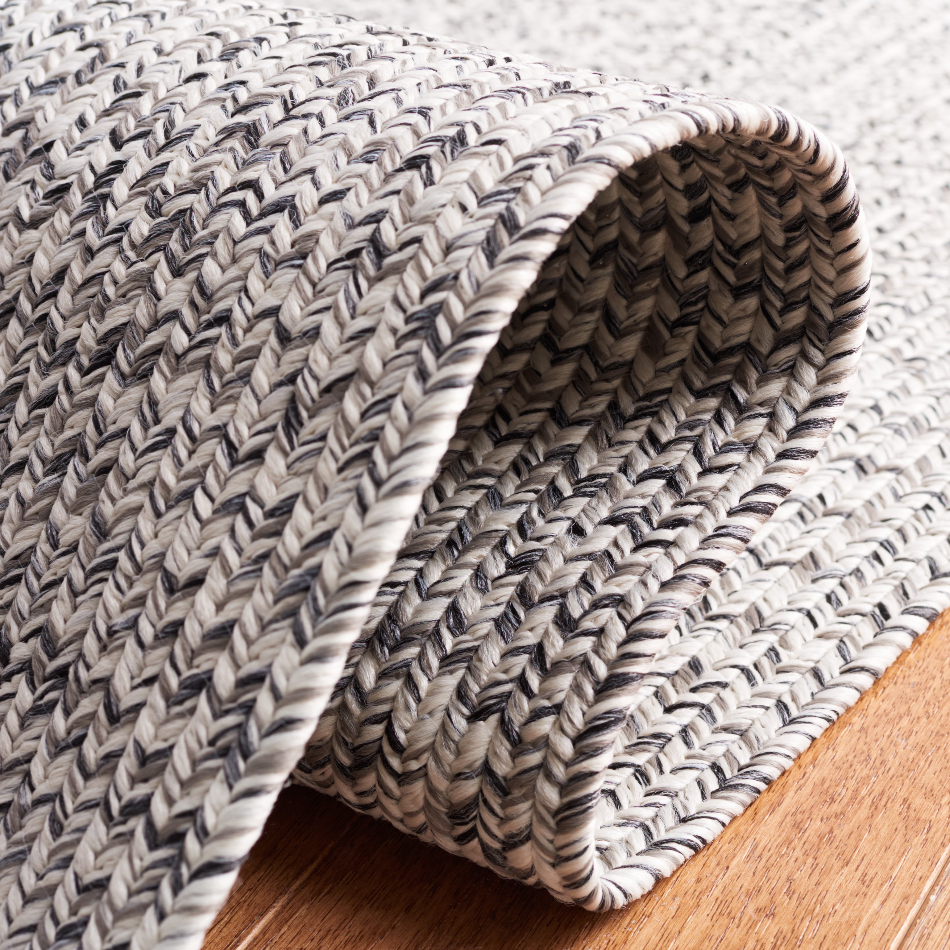 Safavieh Braided 10' X 14' Hand Woven Rug in Gray / Ivory