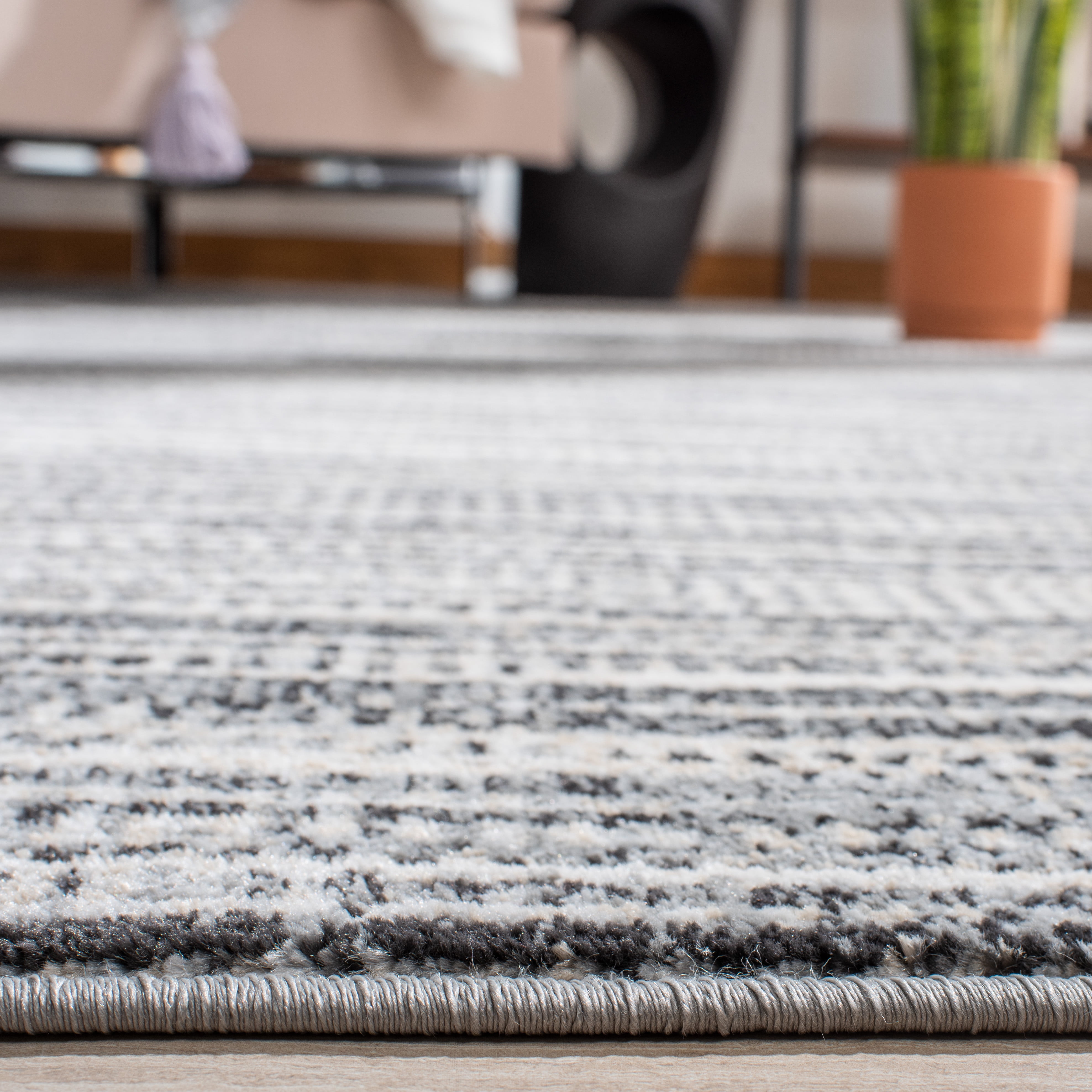 SAFAVIEH Lagoon Collection LGN243F Grey / Ivory Rug