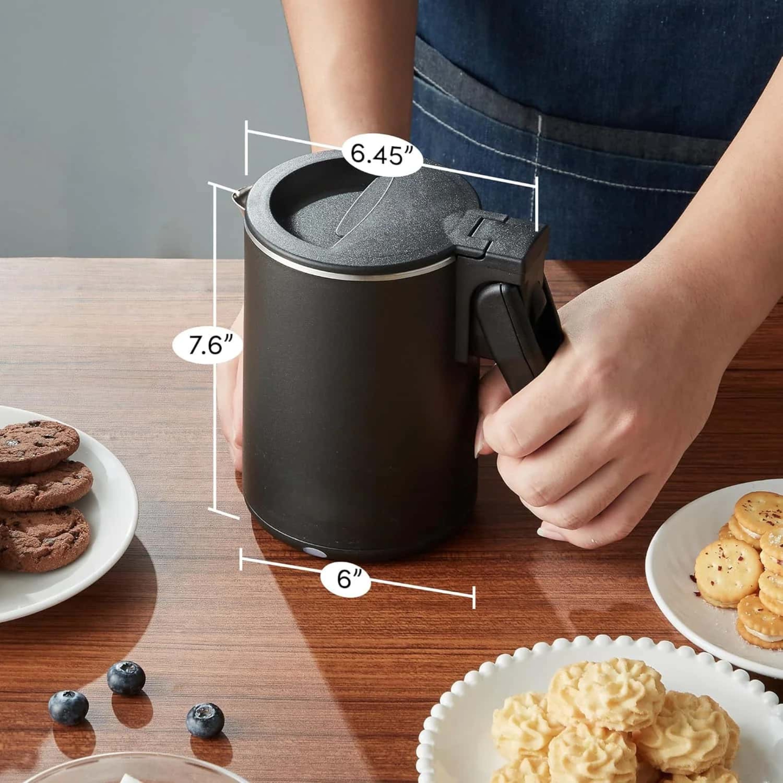 Dual-voltage Kettle, Double-layer Heat-insulating and Anti-scald Electric Kettle, 0.6-liter Capacity, Hinged Locking Kettle Lid, Dry-burn Protection, Suitable for Tea Parties and Dormitories.