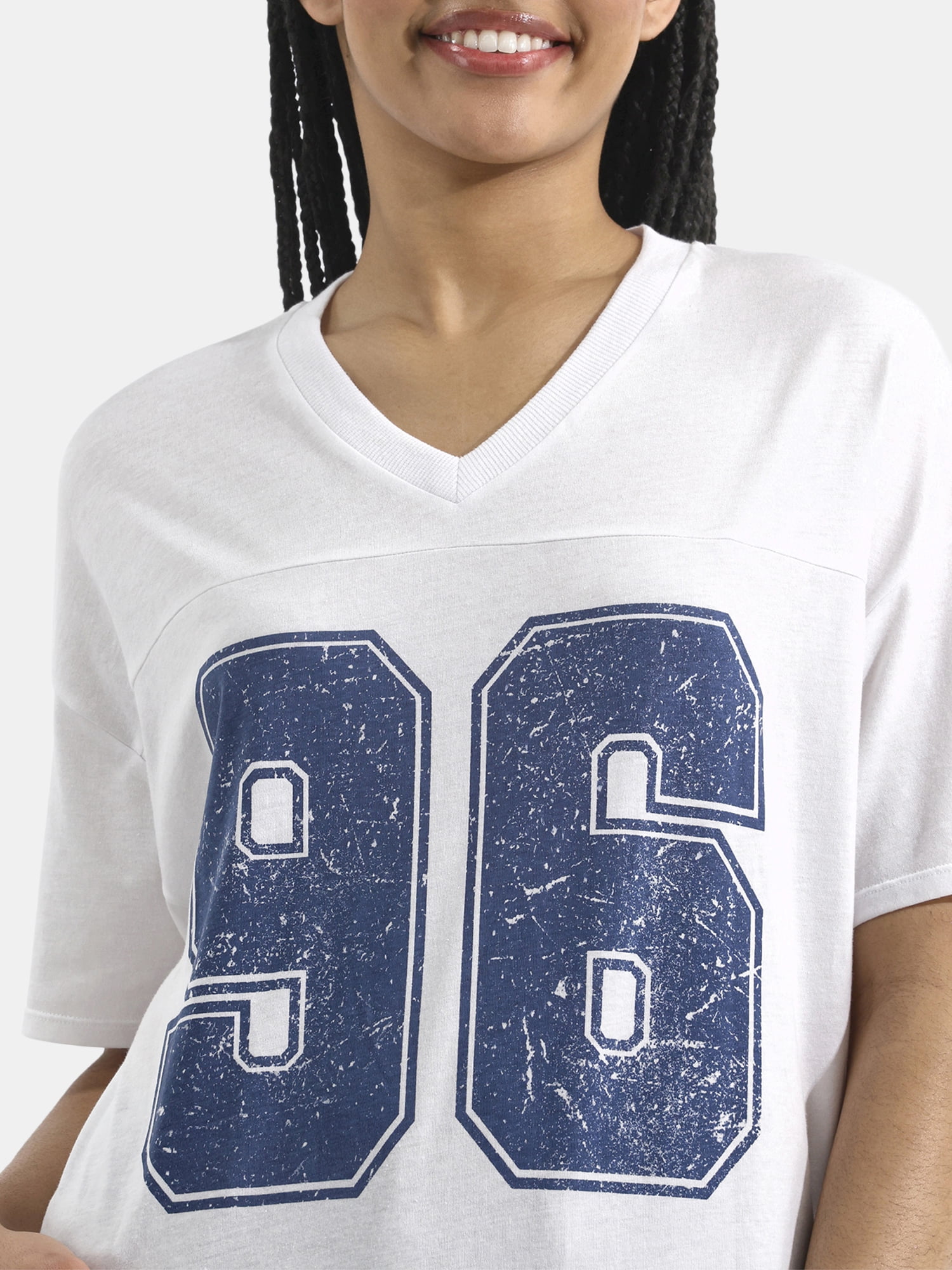 No Boundaries Oversized V Neck Graphic Tee with Short Sleeves, Women's