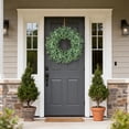 thumbnail image 3 of Corona FOTEEWL de boj artificial para exterior de 81 cm, 3 of 9