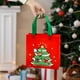 thumbnail image 4 of Bolsa navideña de tela no tejida | Adorables diseños de Papá Noel, muñeco de nieve, árbol de Navidad y ciervo | Bolsa reutilizable para guardar regalos | Diseño plegable de 22 x 22 x 9 cm, 4 of 5