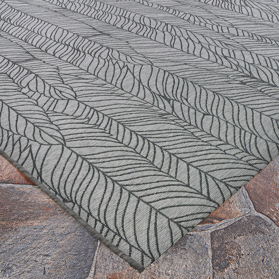 Couristan Dolce Majorelle Indoor/Outdoor Area Rug, Silver-Black, 2'3" x 7'10" Runner
