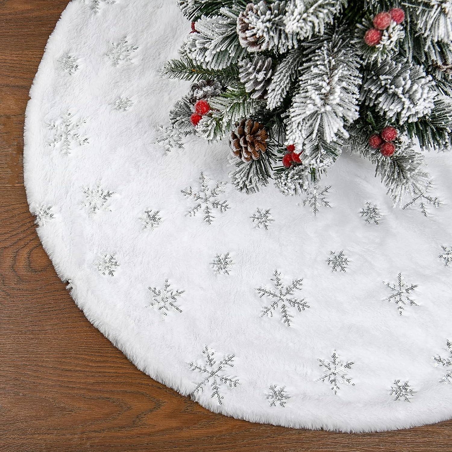 Ayieyill 48-Inch White Faux Fur Christmas Tree Skirt photo 1
