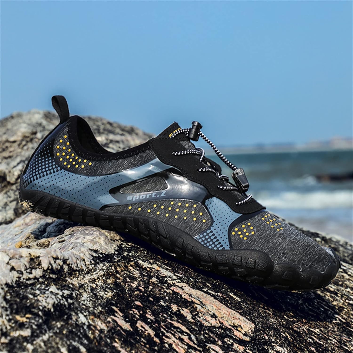 Outdoor Creek Tracing Shoes for Men and Women Beach Shoes for Women Anti slip Swimming Shoes for Water and Land Amphibious Fishing Shoes Anti cutting Road Wading Shoes