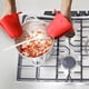 thumbnail image 4 of Guantes de horno antiescaldaduras, manoplas de silicona para horno con un bonito diseño, resistentes al calor, flexibles y cómodos, silicona de calidad alimentaria para uso en la cocina, 4 of 4
